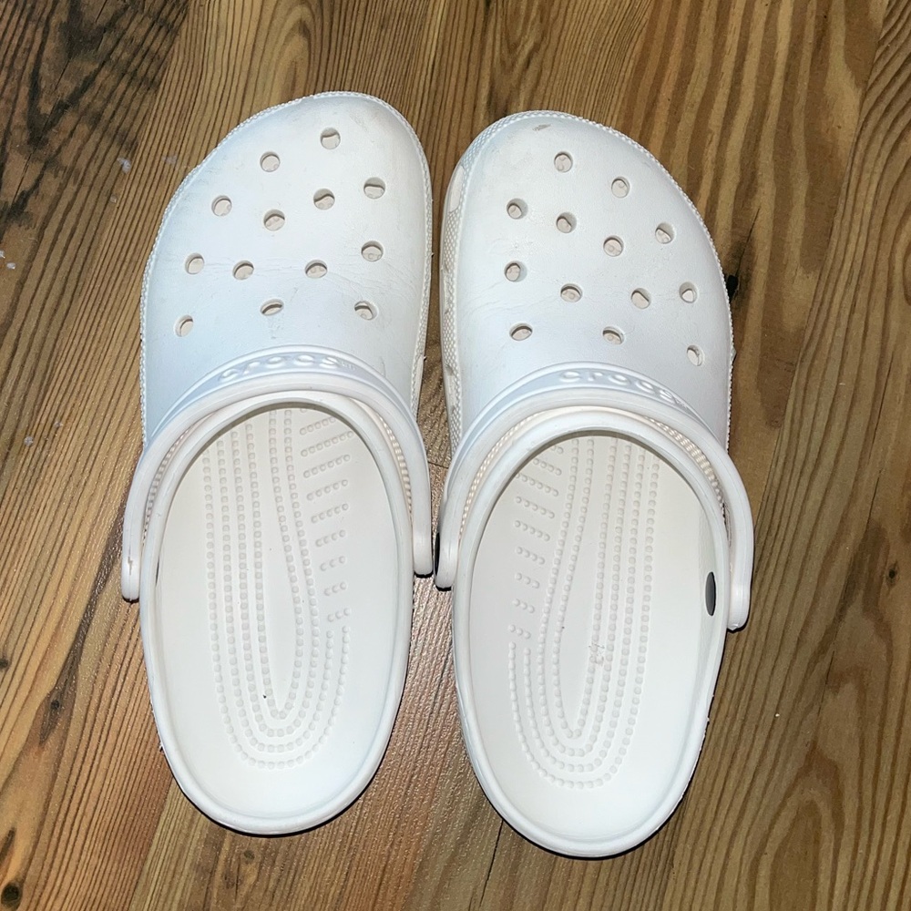 WHITE CROCS SIZE M8/W10
